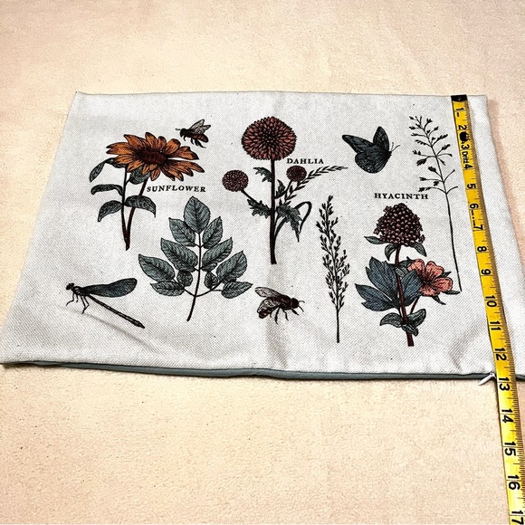 Floral accent pillow case | wildflower | zipper |washable | dragonfly | bee - Picture 2 of 4